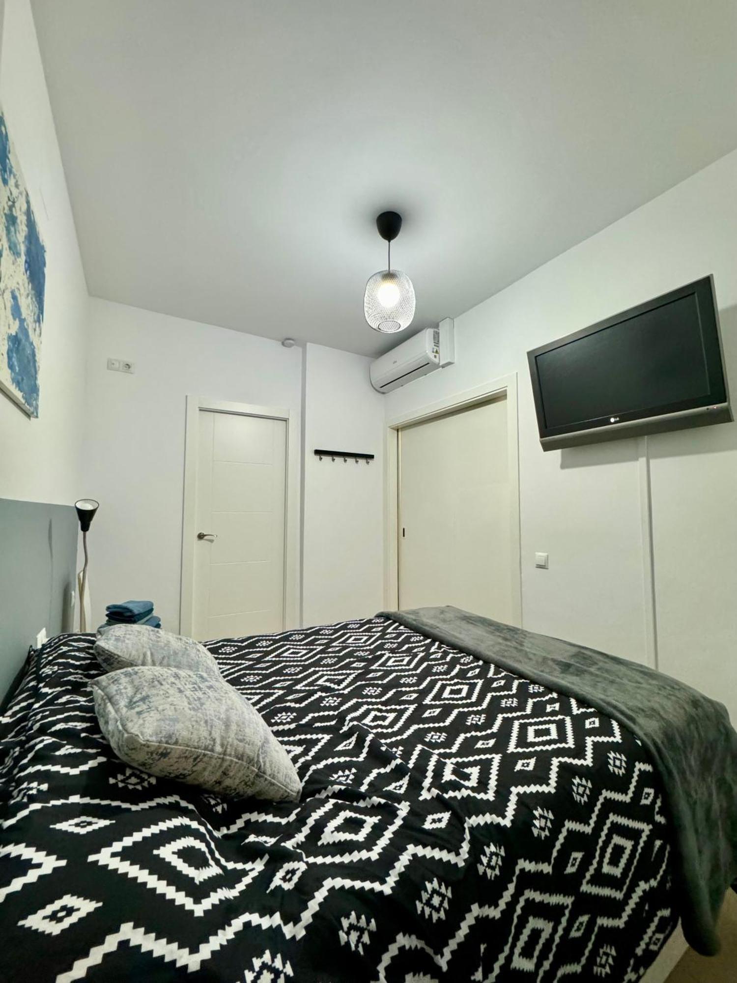 Moderno Apartamento Con Parking,Tarrassa, Barcelona Terrassa Exterior photo